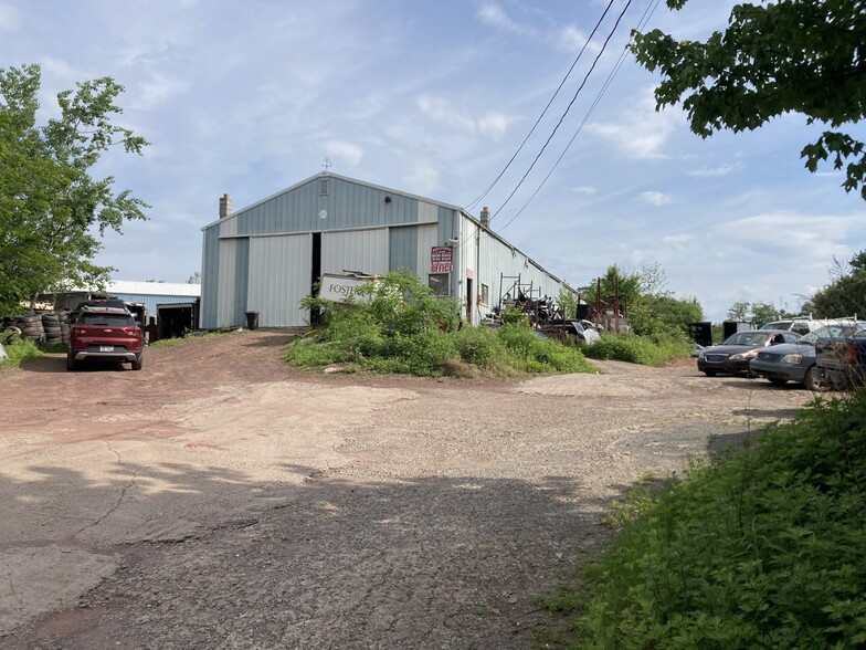 Salvage Yard + Rental House Investment portfolio of 3 properties for sale on LoopNet.ca - Building Photo - Image 2 of 11