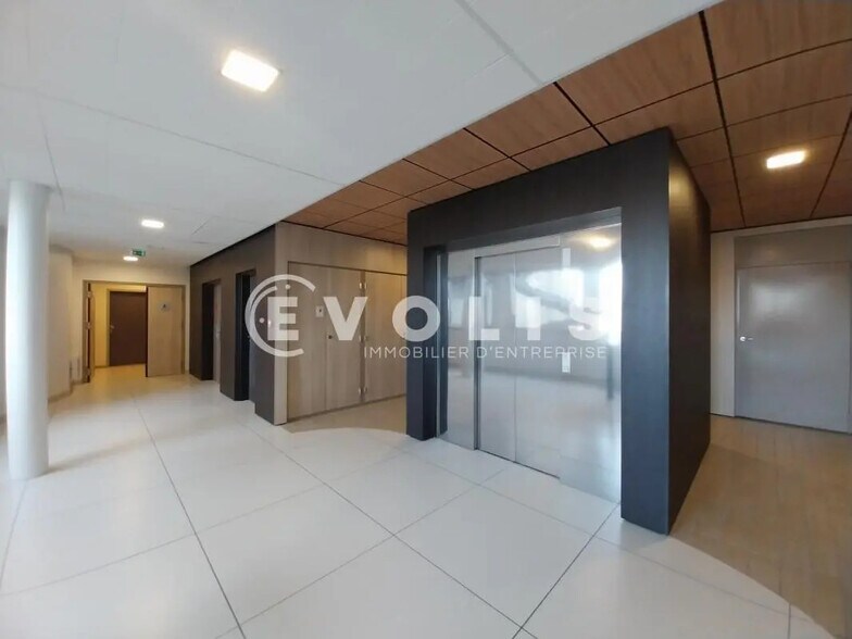 Bureau dans Bourgoin-Jallieu à louer - Photo intérieure - Image 2 de 12