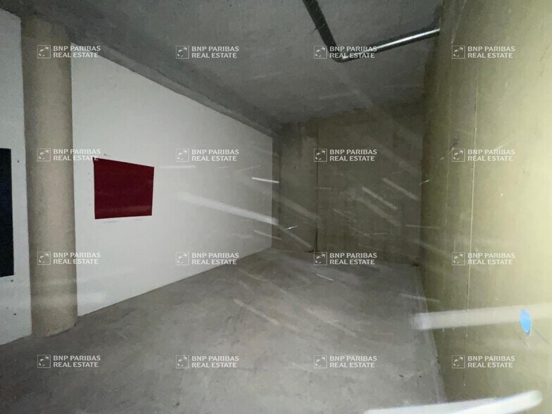 Flex in Houdemont for lease - Interior Photo - Image 3 of 9