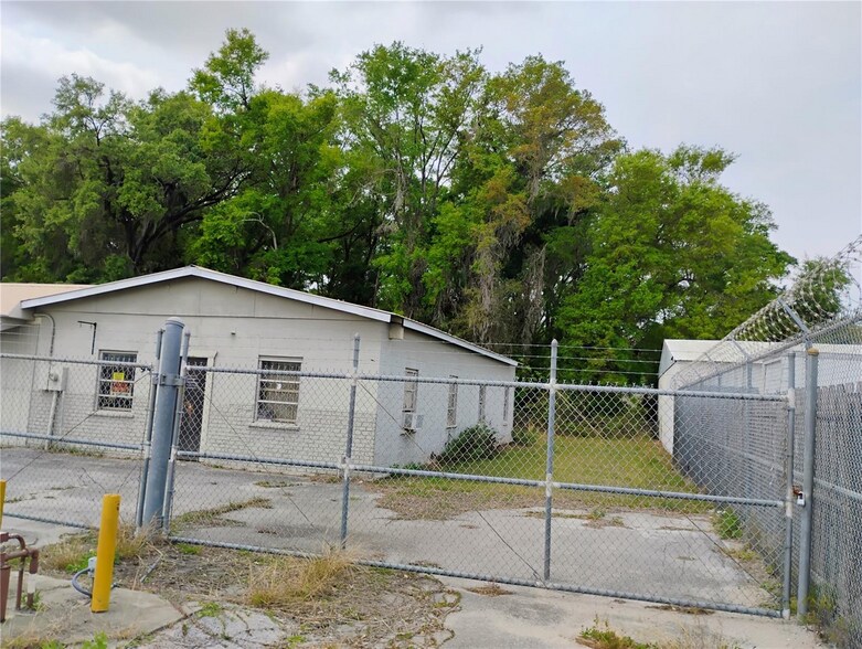 934 NW 17th Ave, Ocala, FL à louer - Photo du bâtiment - Image 3 de 11