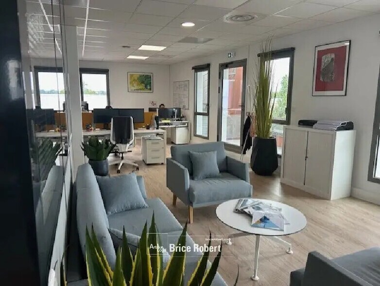 Bureau dans Chassieu à vendre - Photo intérieure - Image 2 de 4
