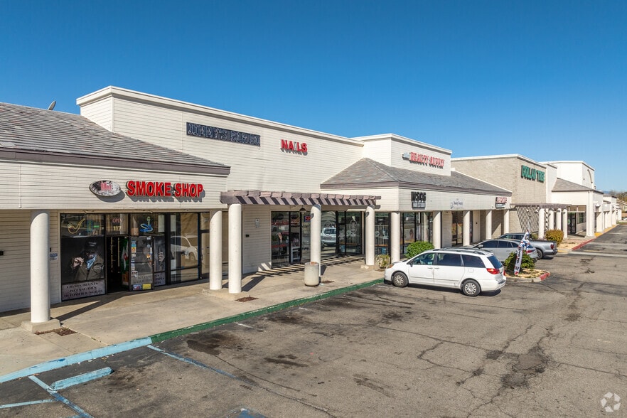 23575 Sunnymead Ranch Pky, Moreno Valley, CA for lease - Primary Photo - Image 1 of 8