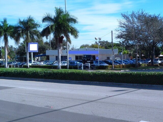 Contiguous Mixed-Use Redev Opportunity portefeuille de 3 propriétés à vendre sur LoopNet.ca - Photo du bâtiment - Image 3 de 12