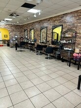 815-825 Plantation Dr, Richmond, TX for lease Interior Photo- Image 1 of 3