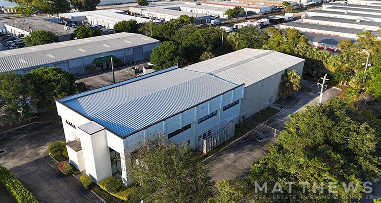 7354 Central Industrial Dr, Riviera Beach, FL à vendre - Photo du bâtiment - Image 1 de 3