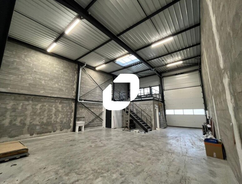 Flex in Genas for lease - Interior Photo - Image 1 of 12