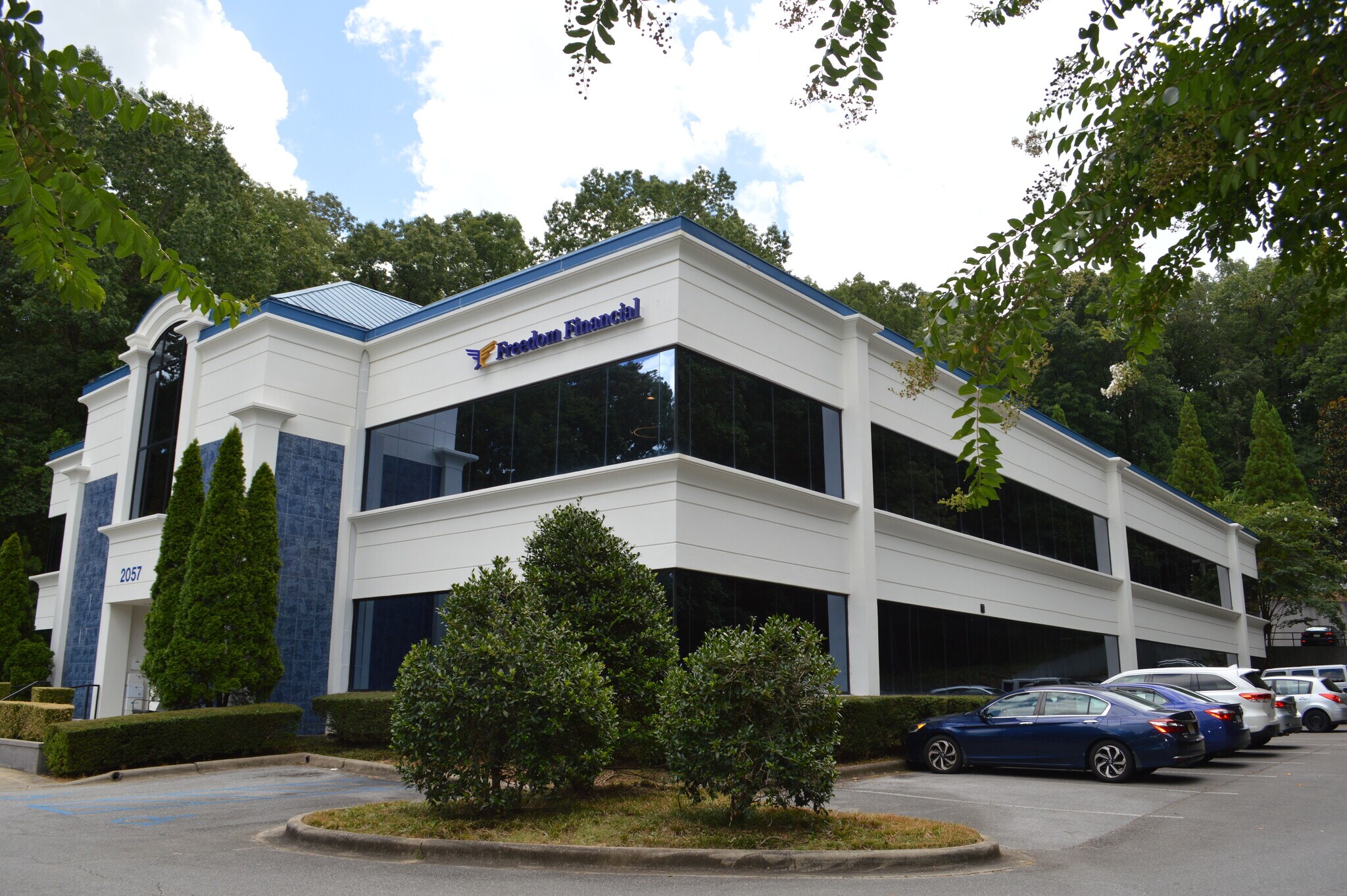 2057 Valleydale Rd, Hoover, AL for lease Building Photo- Image 1 of 8