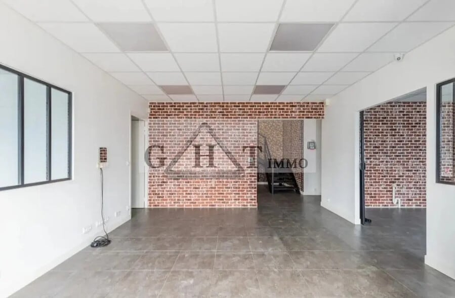 Industrial in Morangis for lease - Interior Photo - Image 2 of 10