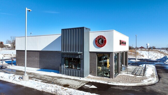 Plus de détails pour 3480 Highpoint Dr N, Oakdale, MN - Commerce de détail à vendre