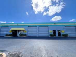 4990 SW 52nd St, Fort Lauderdale, FL à louer Photo du bâtiment- Image 1 de 10