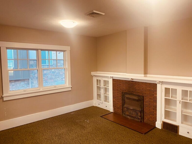 136 S 1st W, Rexburg, ID à louer - Photo du bâtiment - Image 2 de 4
