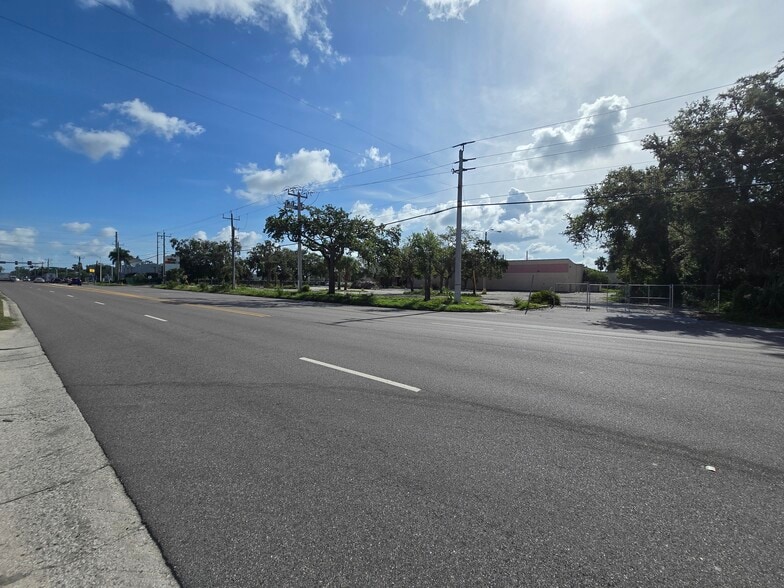 4445 26th St W, Bradenton, FL for lease - Building Photo - Image 2 of 8