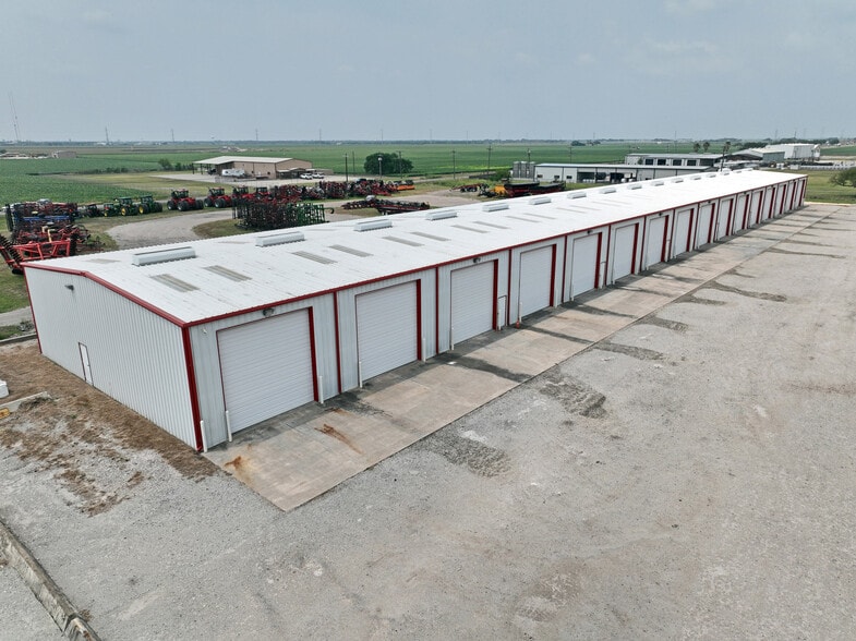 4599 I-69, Robstown, TX à louer - Photo du bâtiment - Image 2 de 7