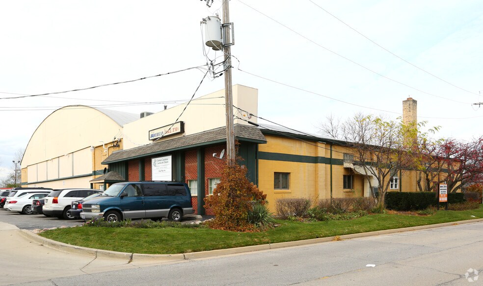 400 Anthony Trl, Northbrook, IL for lease - Primary Photo - Image 2 of 6