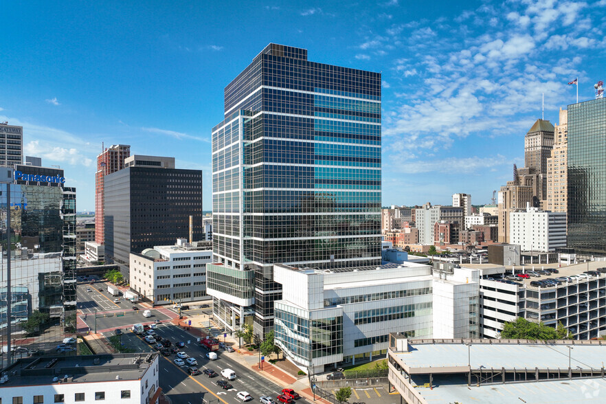 1 Newark Ctr, Newark, NJ à louer - Photo du bâtiment - Image 2 de 10