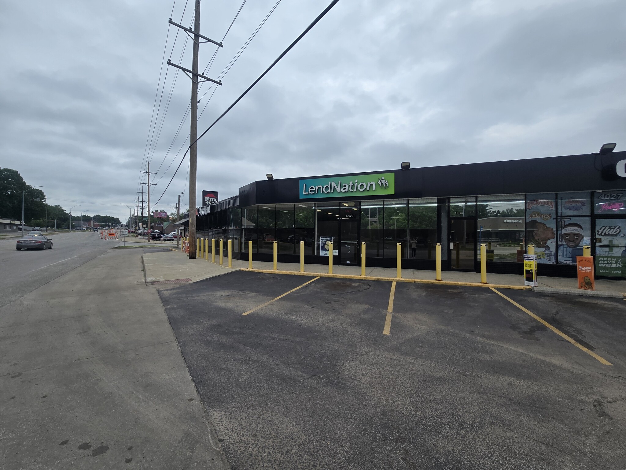 4021-4031 N Oak Tfwy, Kansas City, MO for lease Building Photo- Image 1 of 3