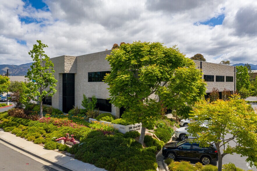 22362 Gilberto, Rancho Santa Margarita, CA à louer - Photo du bâtiment - Image 2 de 5