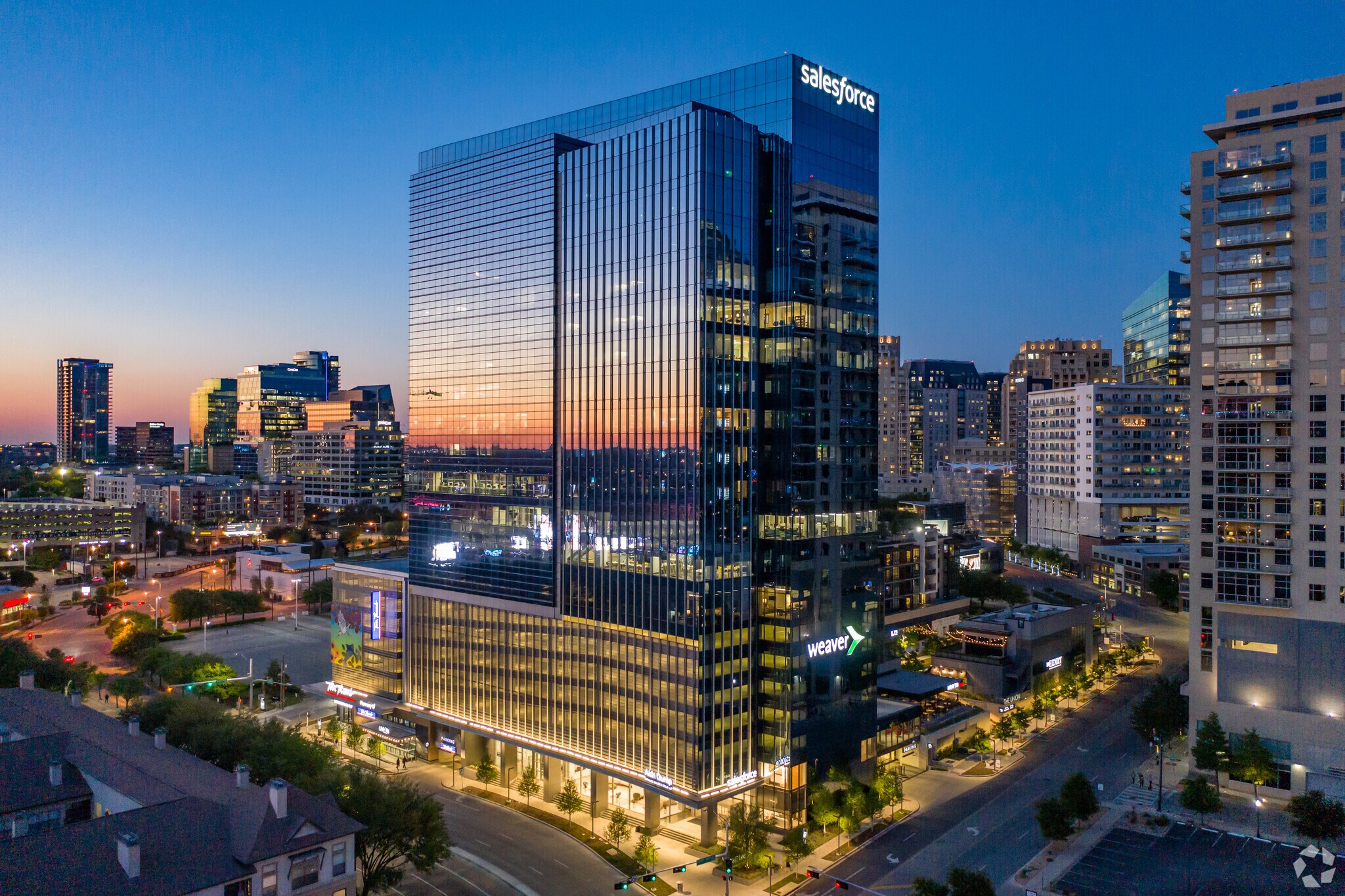 2300 N Field St, Dallas, TX à louer Photo du bâtiment- Image 1 de 10