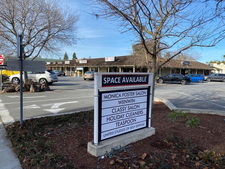 2655-2675 Middlefield Rd, Palo Alto, CA à louer - Photo du bâtiment - Image 3 de 8