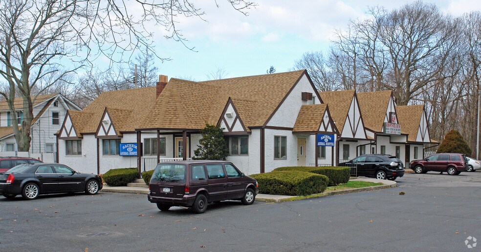 227 Union Ave, Holbrook, NY à vendre - Photo du bâtiment - Image 2 de 2