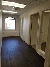 15850 W Bluemound Rd, Brookfield, WI à louer Photo intérieure- Image 2 de 3