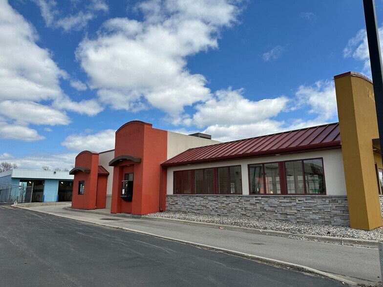 2201 13th Ave S, Fargo, ND à vendre - Photo du bâtiment - Image 2 de 3