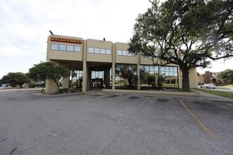 9800 N Lamar Blvd, Austin, TX for lease Building Photo- Image 2 of 5
