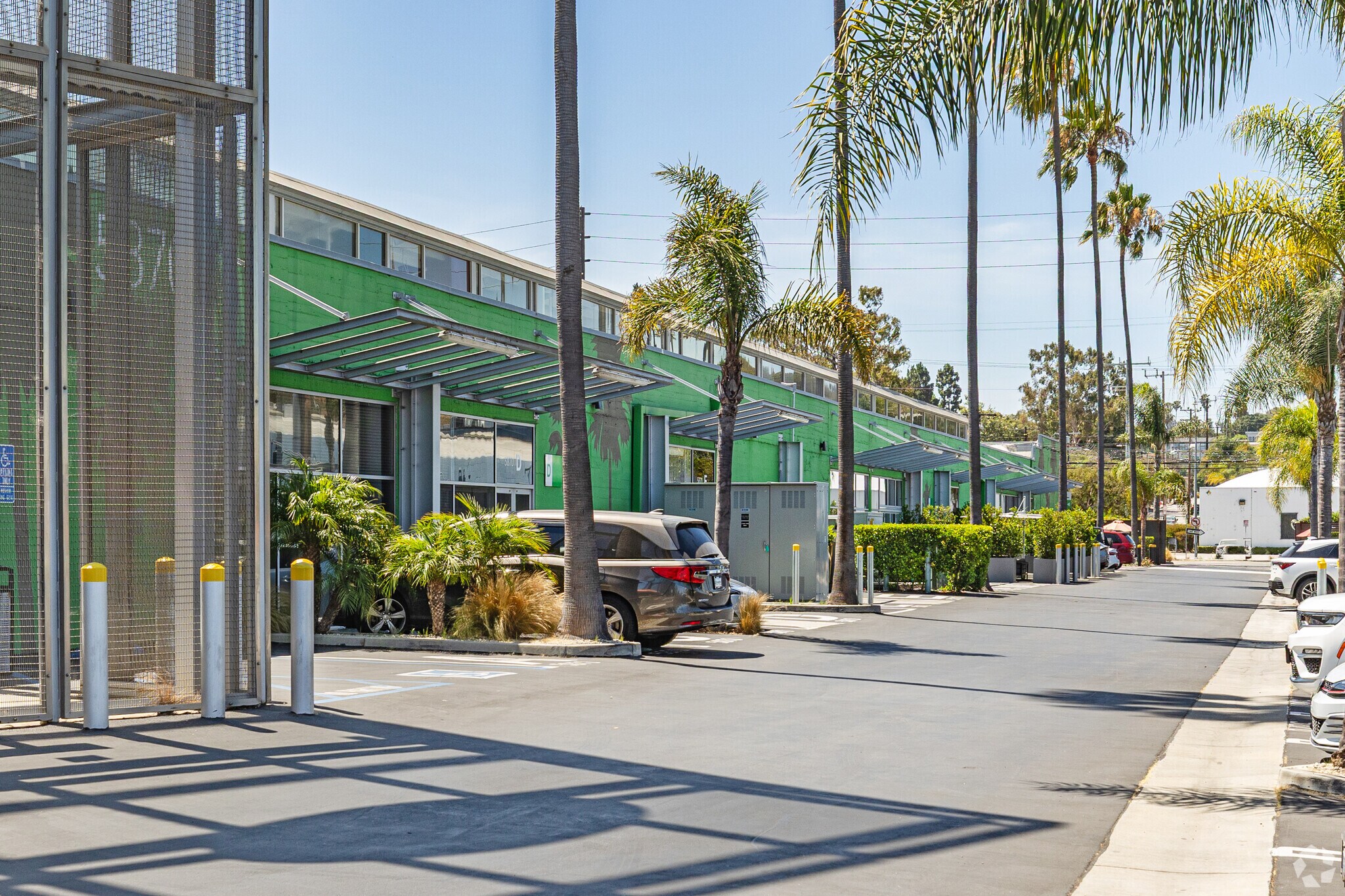 5870 W Jefferson Blvd, Los Angeles, CA à louer Photo principale- Image 1 de 10