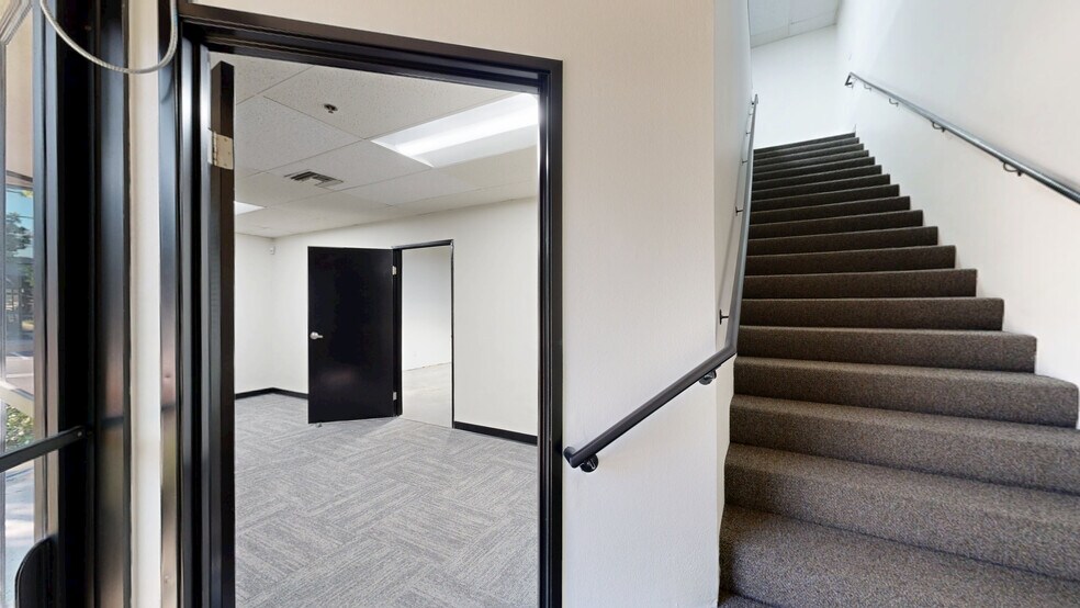 2530 E Corporate Pl, Monterey Park, CA à louer - Numérisation 3D de Matterport - Image 2 de 32