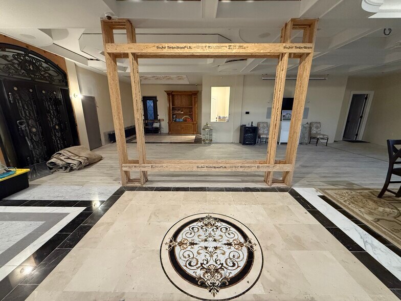 342 Post Ave, Westbury, NY à vendre - Photo intérieure - Image 3 de 20