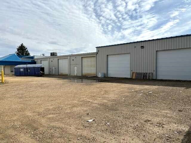 4628 62 St, Red Deer, AB à vendre - Photo du bâtiment - Image 2 de 24