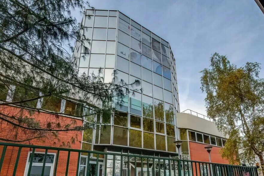 22-23 Quai Du President Carnot, Saint-Cloud à vendre - Photo du bâtiment - Image 2 de 10