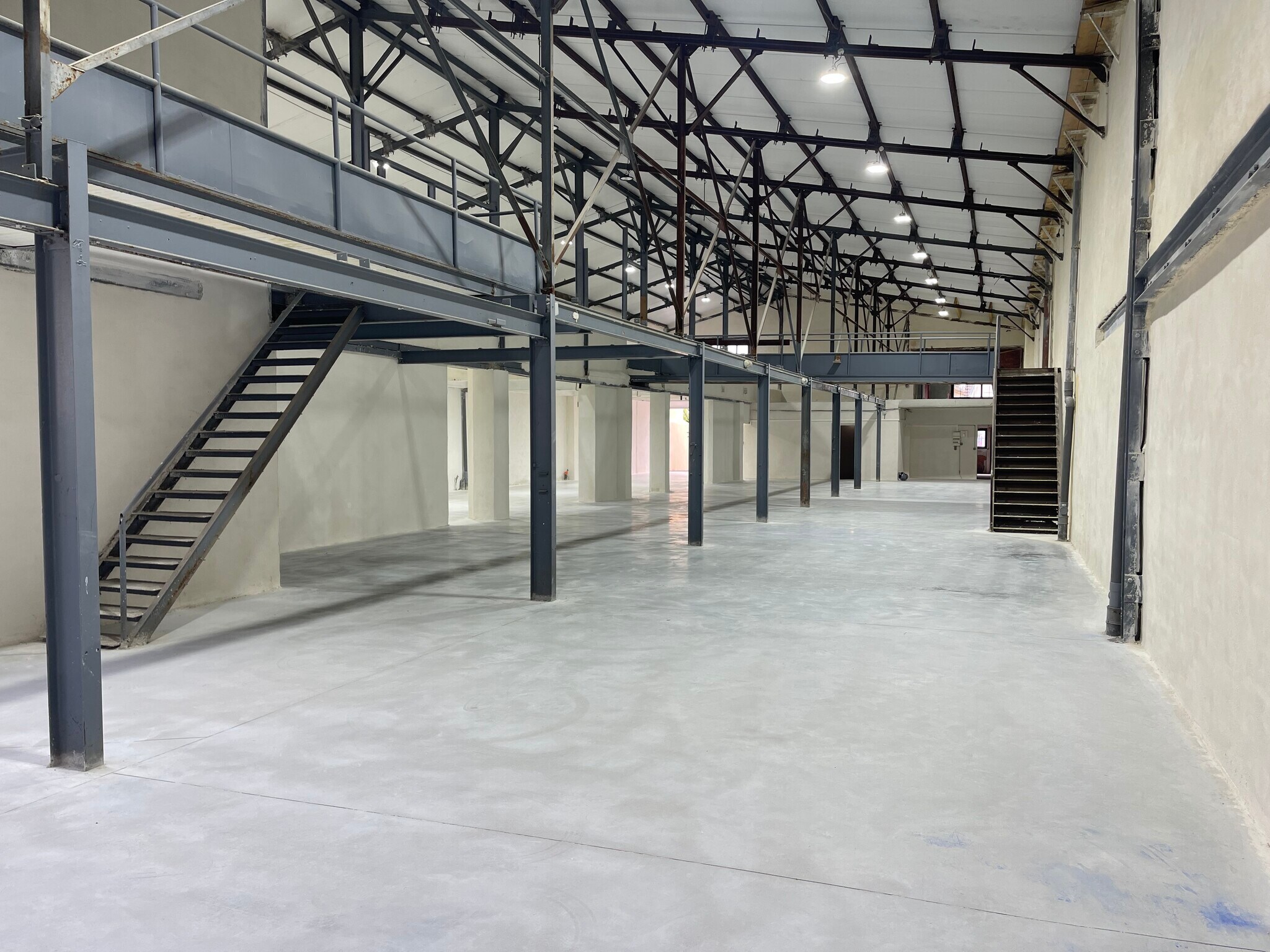 Flex in Champigny-sur-Marne for sale Primary Photo- Image 1 of 13