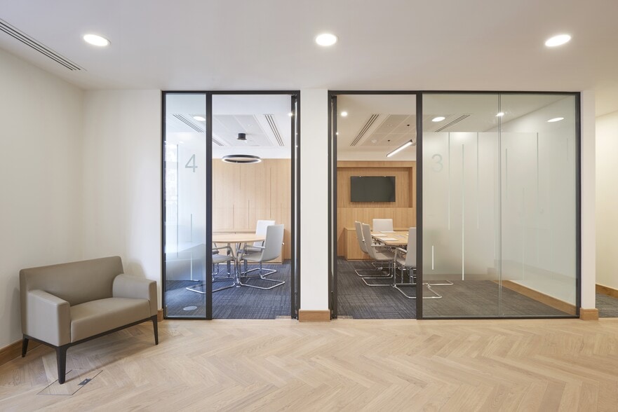 11-15 Wigmore St, London for lease - Interior Photo - Image 2 of 25