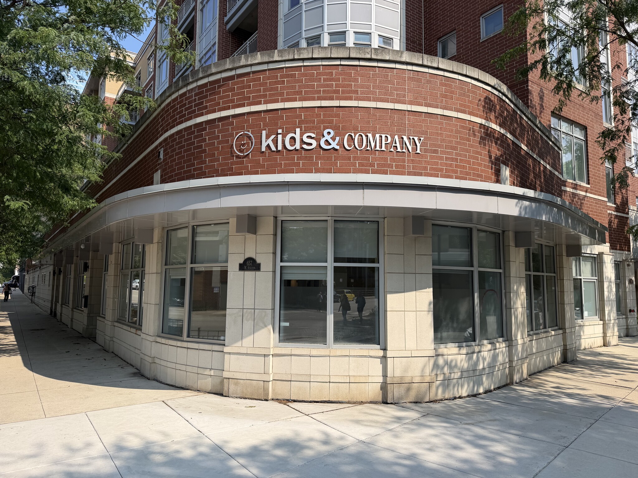 657 W Fulton St, Chicago, IL for lease Building Photo- Image 1 of 7