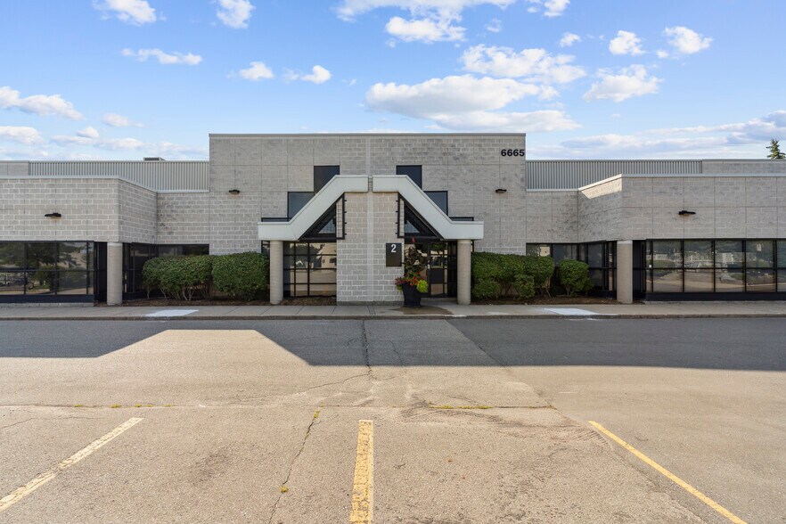 6665 Millcreek Dr, Mississauga, ON à louer - Photo du bâtiment - Image 2 de 4