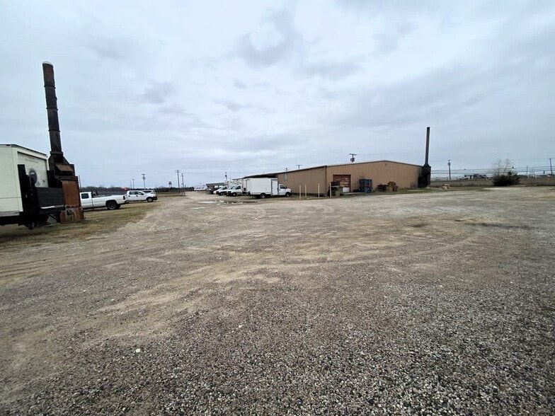 2400 S Business 45, Corsicana, TX for sale - Primary Photo - Image 1 of 43