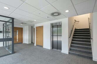 93 George Richards Way, Altrincham à louer Photo du bâtiment- Image 1 de 15