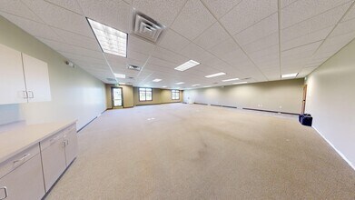 1001 Chestnut Hills Pky, Fort Wayne, IN for lease Interior Photo- Image 2 of 2