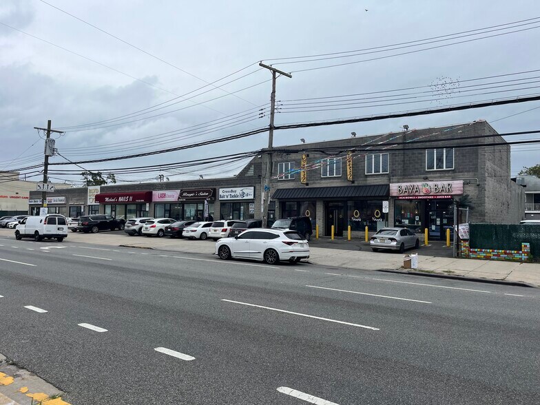 164-24-48 Cross Bay Boulevard, Howard Beach, Howard Beach, NY à louer - Photo du bâtiment - Image 2 de 7