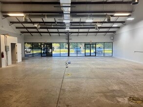 9556 Historic Kings Rd S, Jacksonville, FL for lease Interior Photo- Image 1 of 4