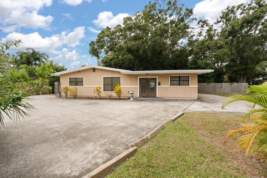 4900 N 33rd Ave, Saint Petersburg, FL à vendre - Photo du bâtiment - Image 2 de 31