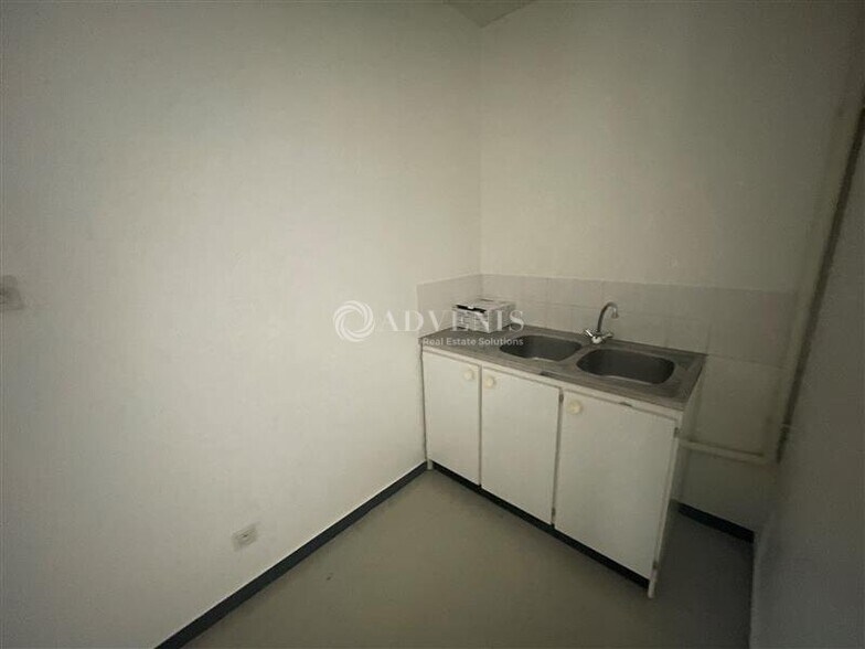 Office in Saint-Soupplets for lease - Interior Photo - Image 3 of 9