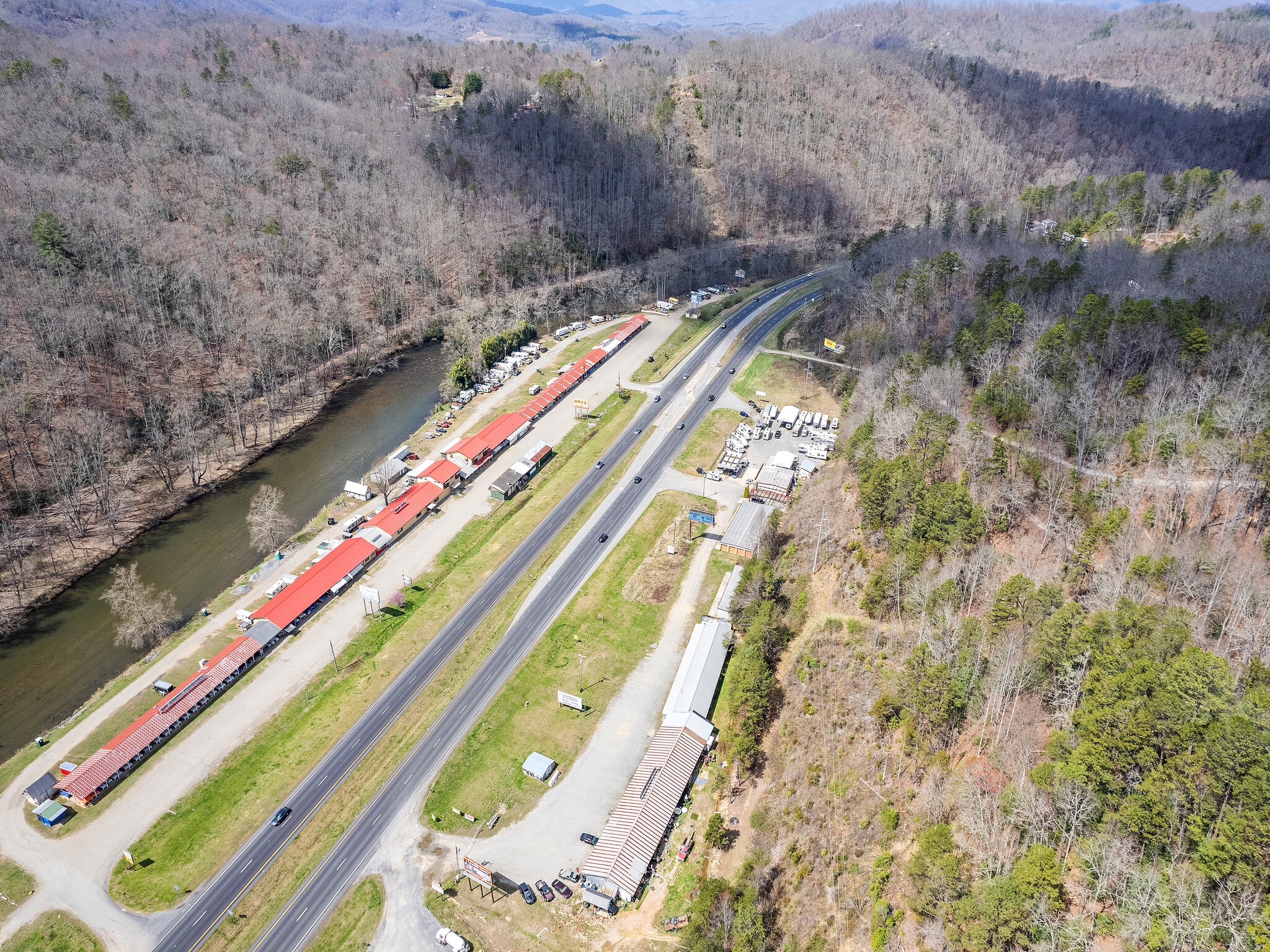 5264 US Highway 74 W, Whittier, NC for sale Primary Photo- Image 1 of 29