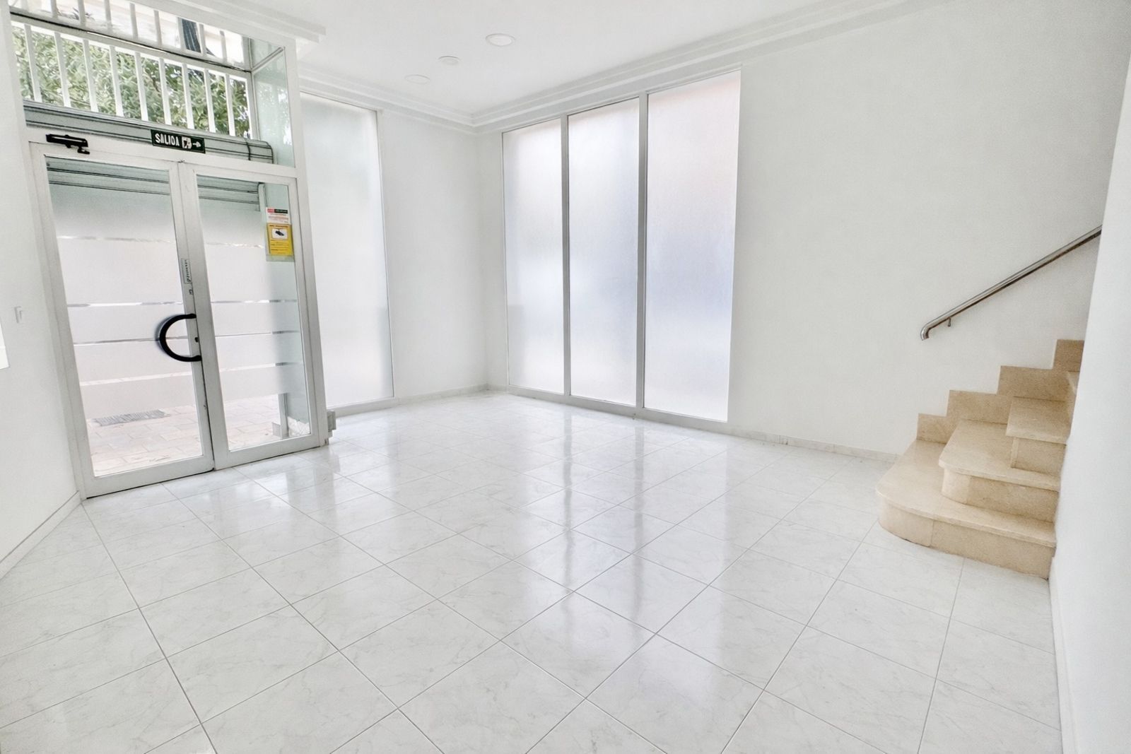 Retail in Palma for sale Interior Photo- Image 1 of 23