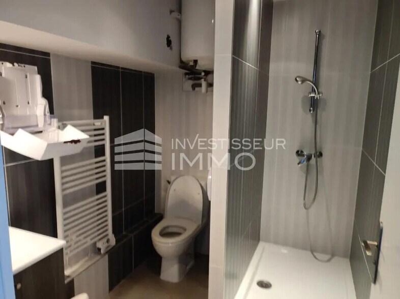 Bureau dans Émerainville à louer - Photo intérieure - Image 3 de 3