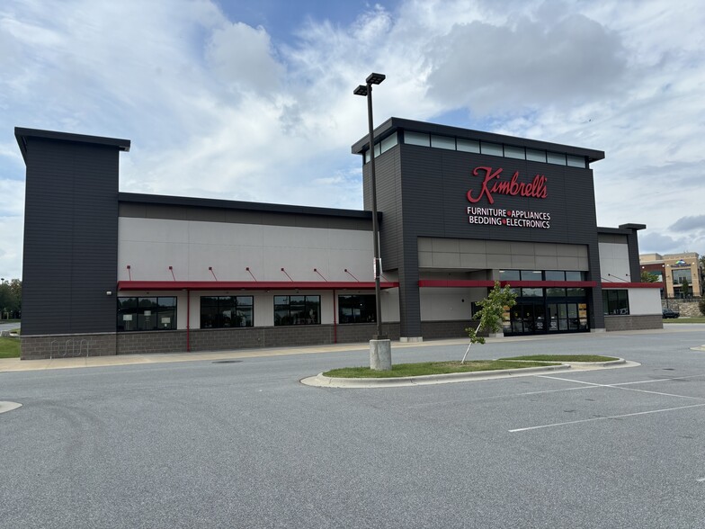 4105 Brian Jordan Pl, High Point, NC for sale - Building Photo - Image 2 of 11