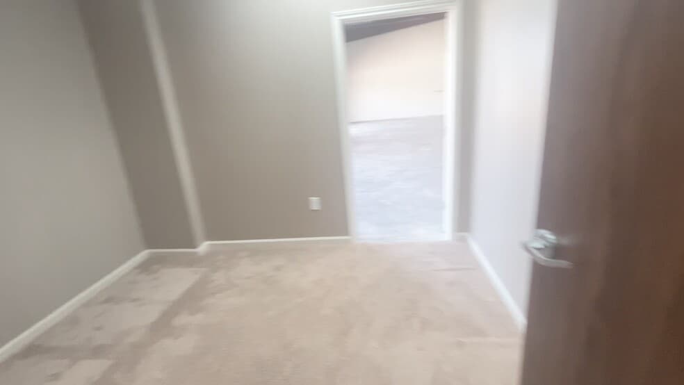 1800 Sherwood Forest St, Houston, TX for lease - Commercial Listing Video - Image 3 of 24