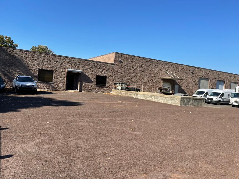 6215 Ardleigh St, Philadelphia, PA for lease - Building Photo - Image 3 of 11