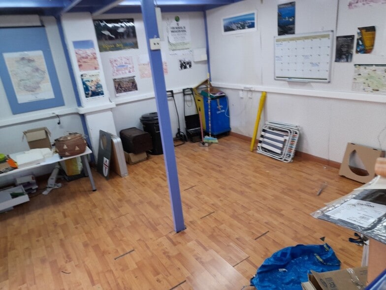 Retail in Cáceres for lease - Building Photo - Image 3 of 9